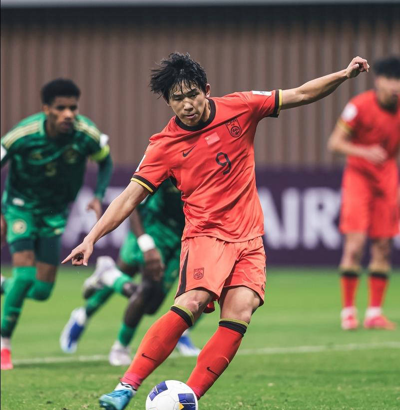 中国足球职业比赛结果出炉，球员表现备受瞩目